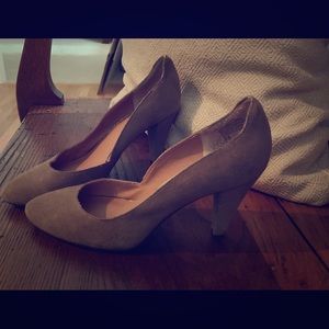 Seychelles dark gray pumps
